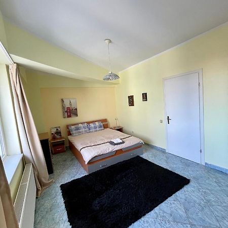 Luanaapartments #1 Otopeni Kültér fotó