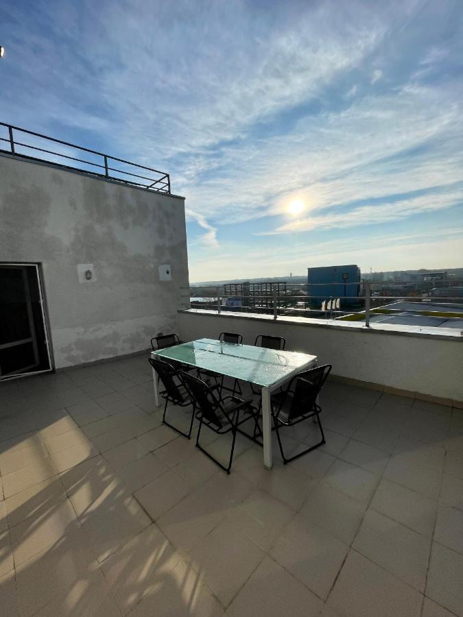 Luanaapartments #1 Otopeni Kültér fotó